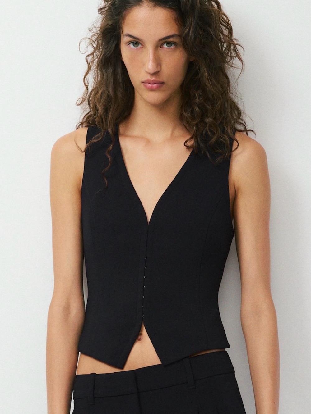 Aritzia ‘Attire’ Crepette Hooked Vest Top - Black, Women’s 10 - Picture 3 of 9